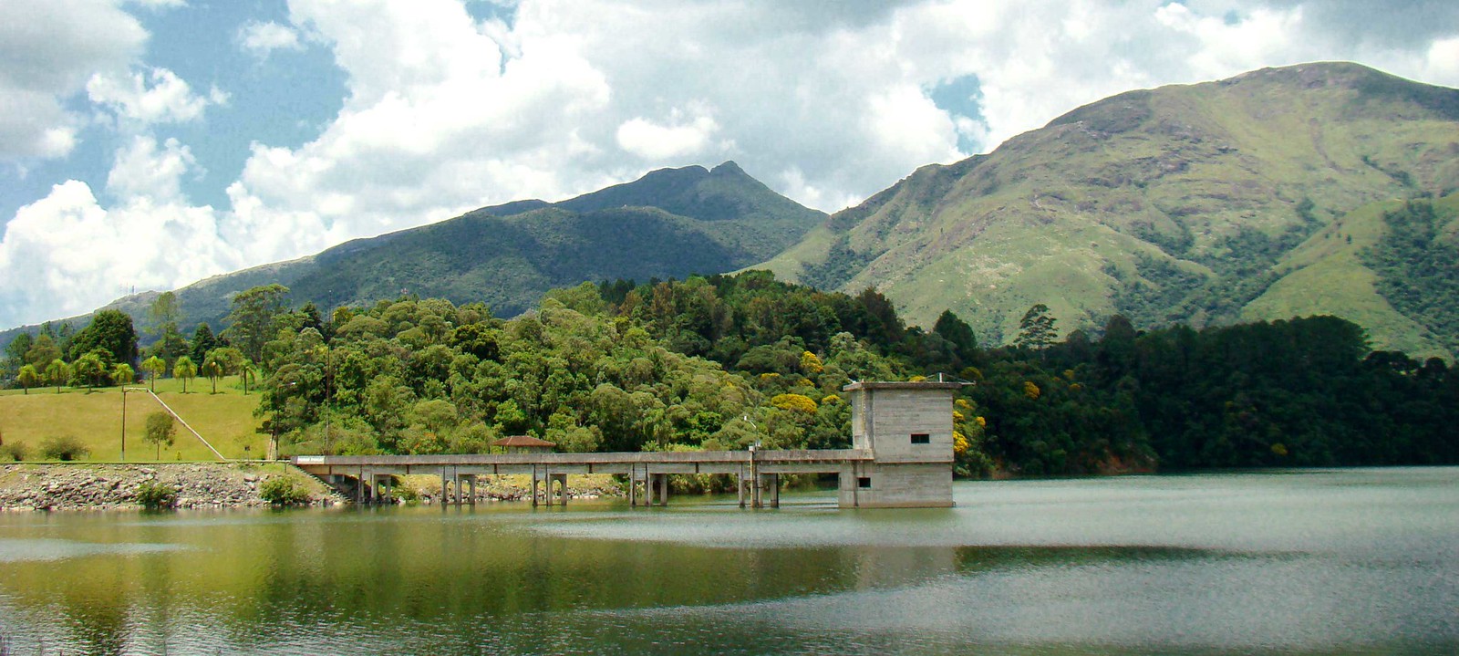 Usina Capivari-Cachoeira (atual Usina Governador Pedro Viriato Parigot de
                    Souza)